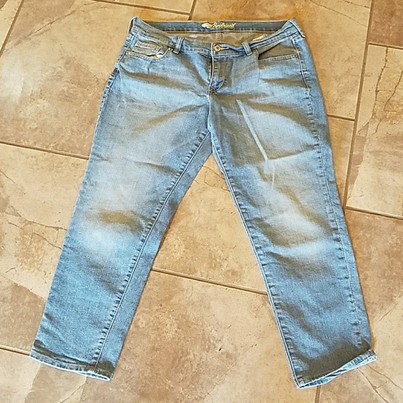 Old navy capris - Picture 1 of 1